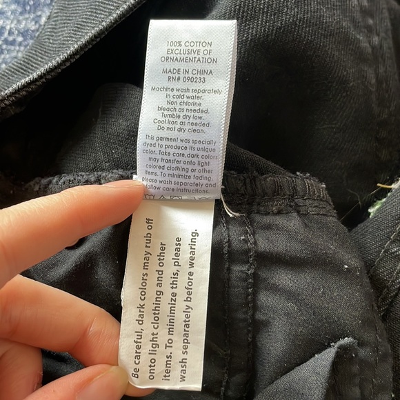 Embroidered Pac-sun black jean mini skirt - Picture 7 of 7